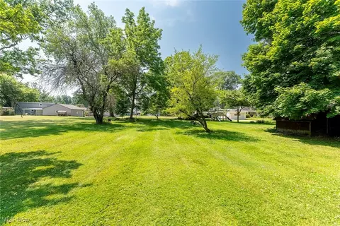 341 Heatherwood St SW, North Canton, OH 44720