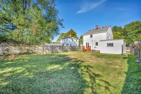Exterior - 238 E 266th St, Euclid, OH 44132 photo 7 of 9