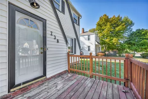 Exterior - 238 E 266th St, Euclid, OH 44132 photo 5 of 9