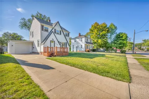 Exterior - 238 E 266th St, Euclid, OH 44132 photo 4 of 9