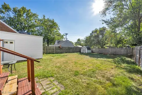 Exterior - 238 E 266th St, Euclid, OH 44132 photo 8 of 9