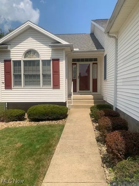 227 Cranberry Ct, Warren, OH 44483