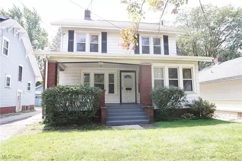 896 Lakewood Blvd, Akron, OH 44314