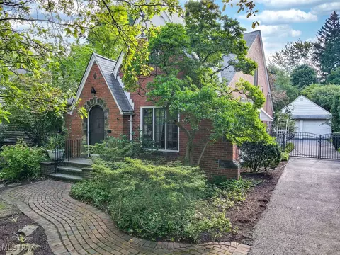 955 Englewood Rd, Cleveland, OH 44121