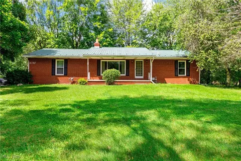 6799 N Park Ave, Cortland, OH 44410