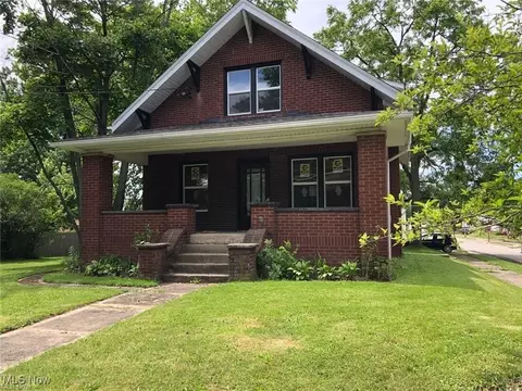161 Woodside Ave NE, North Canton, OH 44720