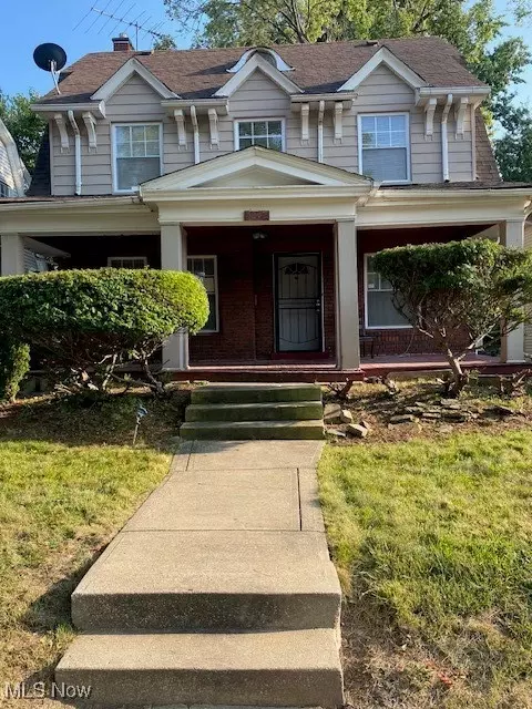 3242 Berkshire Rd, Cleveland, OH 44118