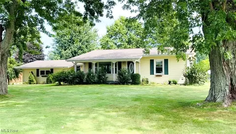 18 Lake Breeze Dr, Conneaut, OH 44030