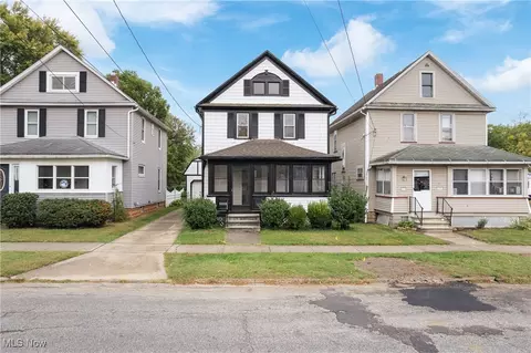 303 5th St NW, Barberton, OH 44203