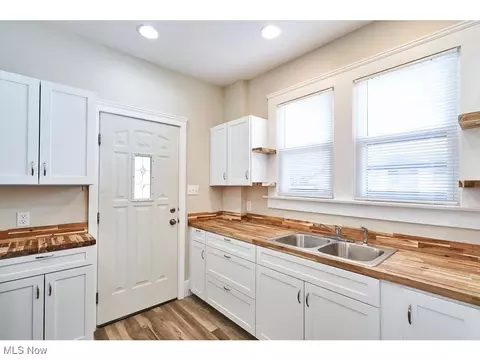 688 Dayton St, Akron, OH 44310 photo 9