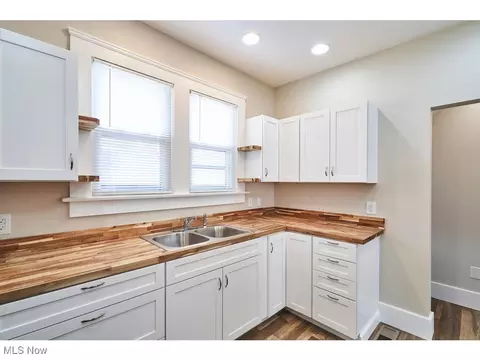 688 Dayton St, Akron, OH 44310 photo 10