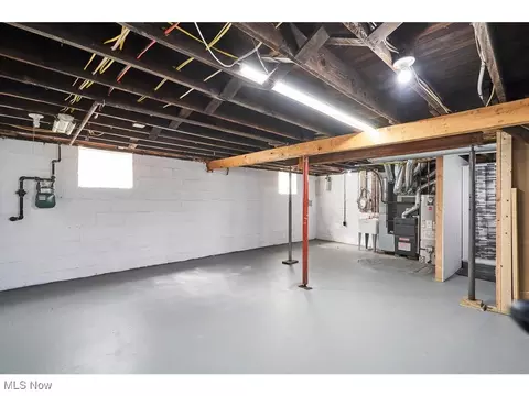 688 Dayton St, Akron, OH 44310 photo 24