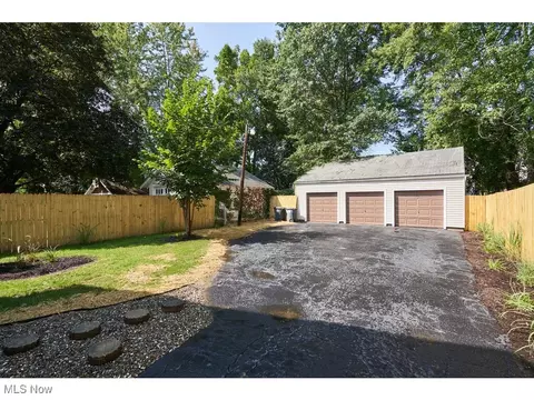 688 Dayton St, Akron, OH 44310 photo 27