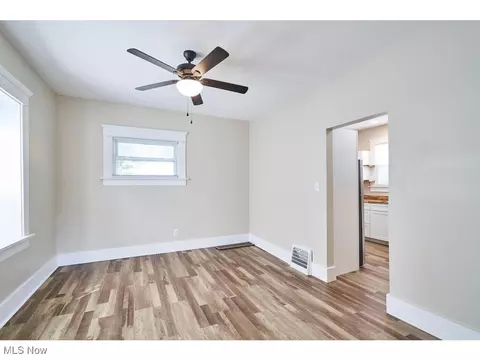688 Dayton St, Akron, OH 44310 photo 7