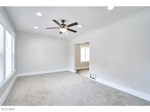 688 Dayton St, Akron, OH 44310 photo 4