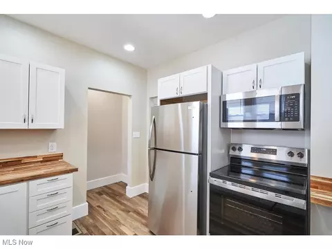 688 Dayton St, Akron, OH 44310 photo 11