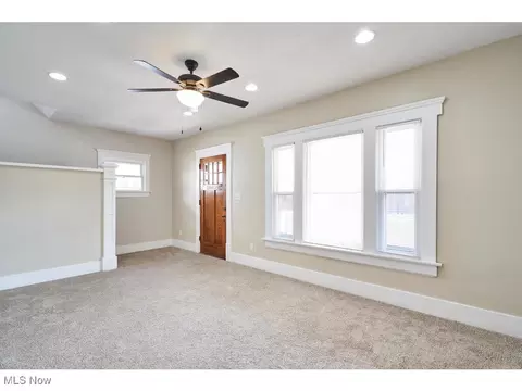 688 Dayton St, Akron, OH 44310 photo 5