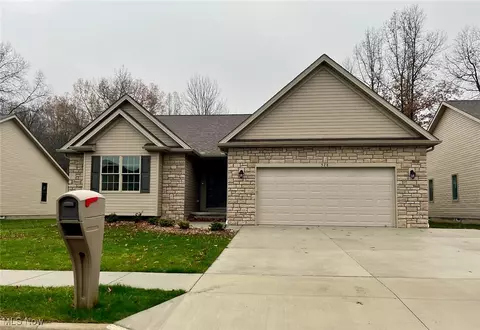 528 Parkside Dr, Niles, OH 44446