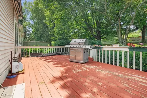 Exterior - 5615 Beverly Ave NE, Canton, OH 44721 photo 4 of 6