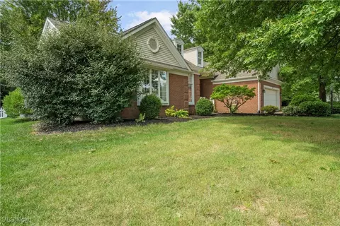 Exterior - 5615 Beverly Ave NE, Canton, OH 44721 photo 2 of 6