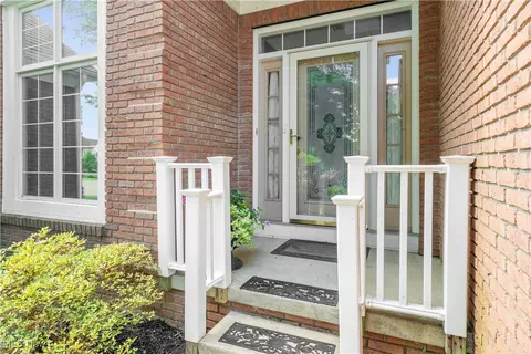 Exterior - 5615 Beverly Ave NE, Canton, OH 44721 photo 3 of 6