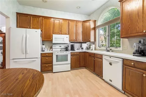 Kitchen - 5615 Beverly Ave NE, Canton, OH 44721 photo 2 of 2