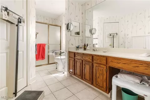 Bath - 5615 Beverly Ave NE, Canton, OH 44721 photo 1 of 3