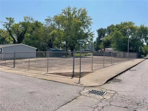 1412 Lynn St, Parkersburg, WV 26101