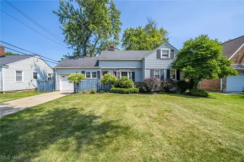 1607 Richmond Rd, Lyndhurst, OH 44124