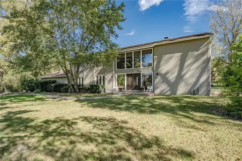 2685 Snowberry Ln, Pepper Pike, OH 44124