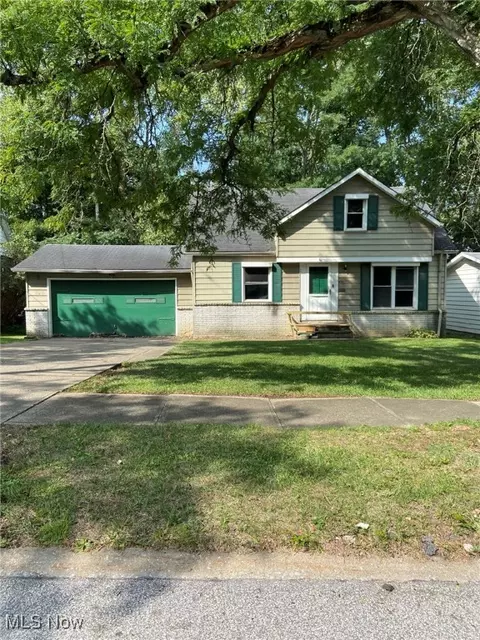 4960 E 81st St, Garfield Heights, OH 44125
