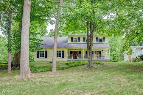 427 Apple Hill Dr, Northfield, OH 44067