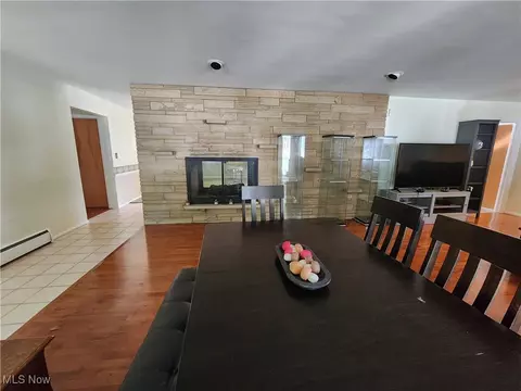Dining - 144 E 265th St, Euclid, OH 44132 photo 1 of 2