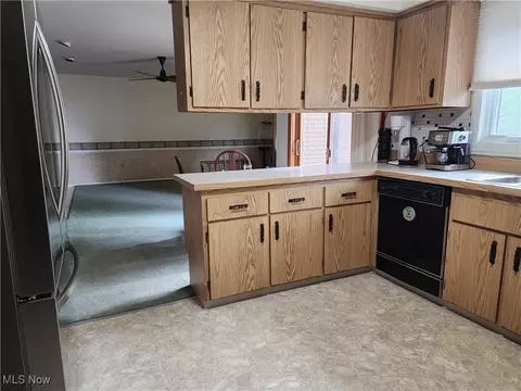 Kitchen - 144 E 265th St, Euclid, OH 44132 photo 4 of 4