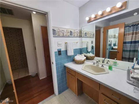 Bath - 144 E 265th St, Euclid, OH 44132 photo 1 of 8