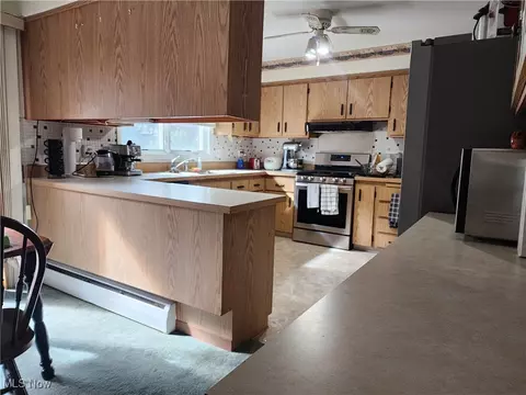 Kitchen - 144 E 265th St, Euclid, OH 44132 photo 2 of 4