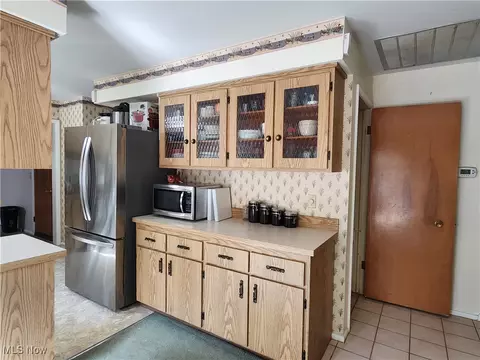 Kitchen - 144 E 265th St, Euclid, OH 44132 photo 1 of 4