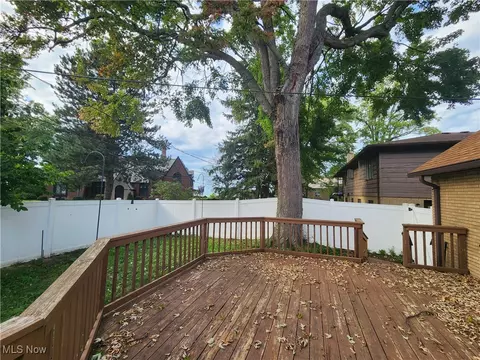 Exterior - 144 E 265th St, Euclid, OH 44132 photo 4 of 7