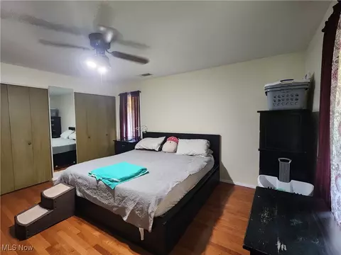 Bedroom - 144 E 265th St, Euclid, OH 44132 photo 2 of 9