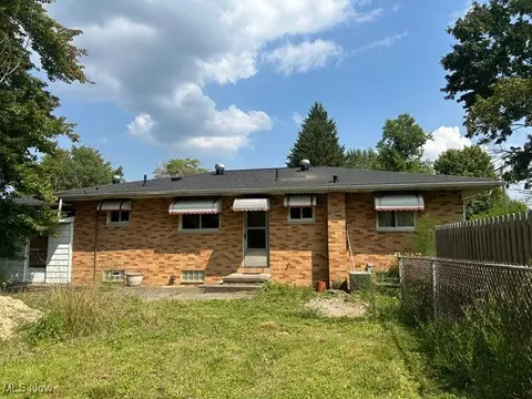 Exterior - 4053 Sabin Dr, Rootstown, OH 44272 photo 3 of 7