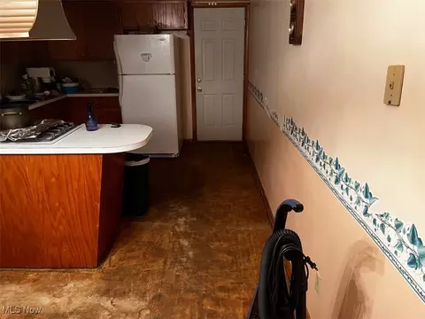 Entry Way - 4053 Sabin Dr, Rootstown, OH 44272 photo 1 of 3