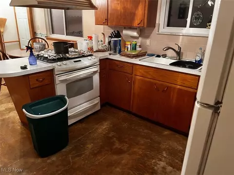 Kitchen - 4053 Sabin Dr, Rootstown, OH 44272 photo 3 of 3