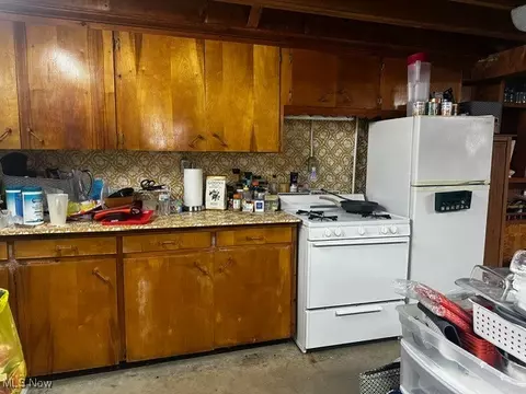 Kitchen - 4053 Sabin Dr, Rootstown, OH 44272 photo 2 of 3