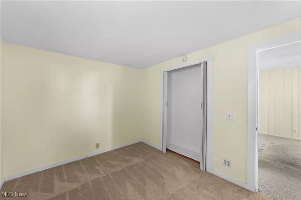 Bedroom - 1007 Westwood Dr, Willoughby, OH 44094 photo 5 of 7