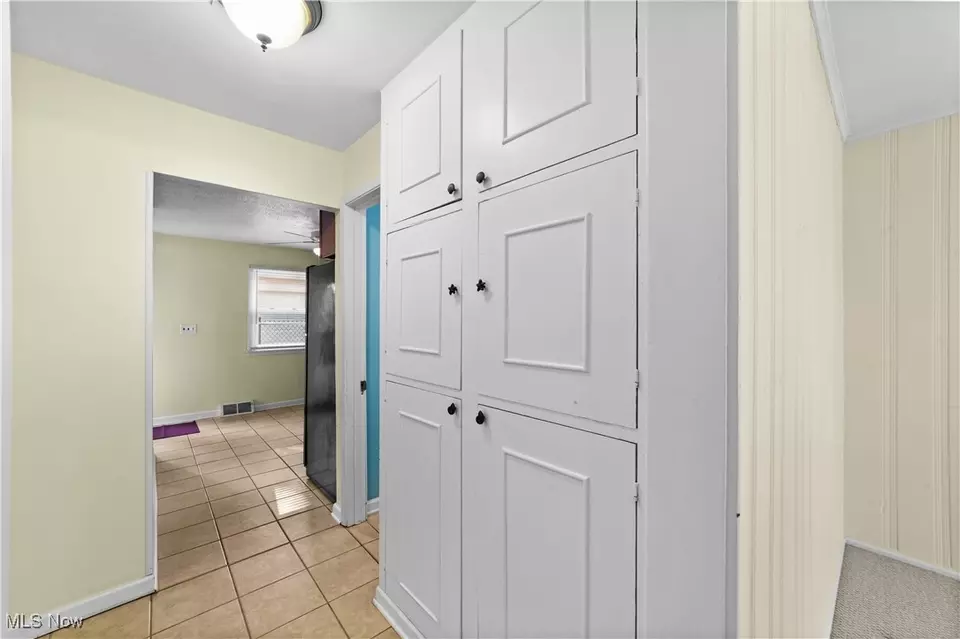 Entry Way - 1007 Westwood Dr, Willoughby, OH 44094 photo 3 of 4