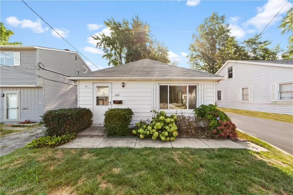 Exterior - 1007 Westwood Dr, Willoughby, OH 44094 photo 1 of 4