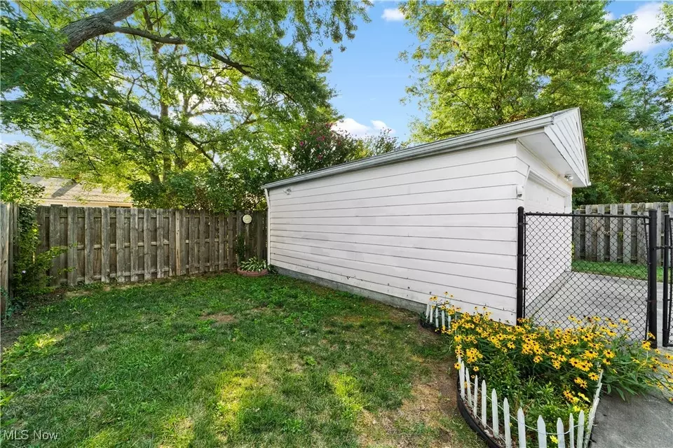 Exterior - 1007 Westwood Dr, Willoughby, OH 44094 photo 3 of 4