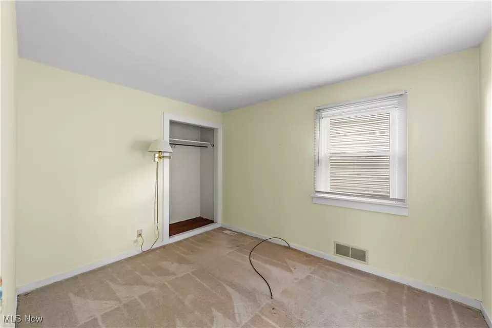Bedroom - 1007 Westwood Dr, Willoughby, OH 44094 photo 6 of 7
