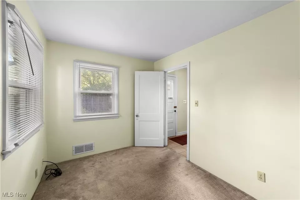 Bedroom - 1007 Westwood Dr, Willoughby, OH 44094 photo 1 of 7
