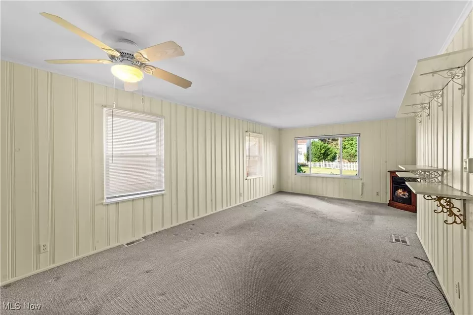 Living - 1007 Westwood Dr, Willoughby, OH 44094 photo 2 of 3